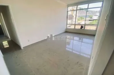 Excelente apartamento, sala em 2 ambientes, 2 ótimos quartos, banheiro social, ampla cozinha, dependência completa, 2 vagas de garagem.