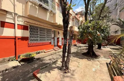 Casa de condomínio rua afonso pena colado a praça e metrô, varanda, 2 quartos, dependência completa! tijuca