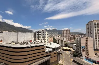 Apartamento incrível em frente ao shopping tijuca, rua engenheiro enaldo cravo peixoto com 3 quartos (1 suíte), 2 vagas e 100m². infraestrutura completa.
