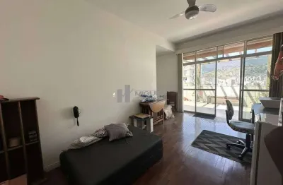 Exclusiva cobertura à venda com terraço generoso, sala espaçosa em dois ambientes, três quartos (incluindo uma suíte), varandão e vaga. localização estratégica na rua visconde de santa isabel.