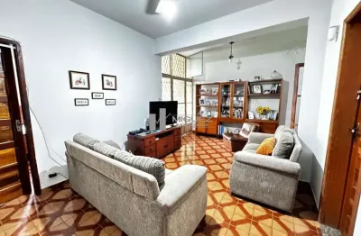 Excelente casa à venda no méier, rua lopes da cruz. possui 3 quartos, 1 suite e garagem com capacidade para 3 veículos. localização prática e conforto em um só endereço.
