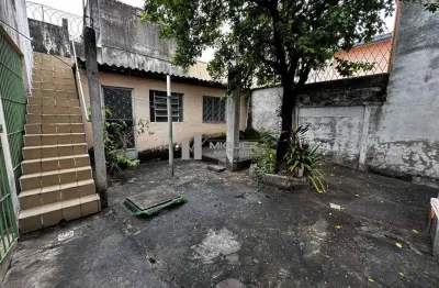 Excelente casa à venda no méier, rua lopes da cruz. possui 3 quartos, 1 suite e garagem com capacidade para 3 veículos. localização prática e conforto em um só endereço.
