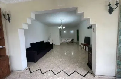 Miguez imobiliária apresenta: apartamento clássico à venda no cantagalo, copacabana. vista privilegiada para a praça e para a mata atlântica, amplos espaços internos e excelente iluminação natural. id