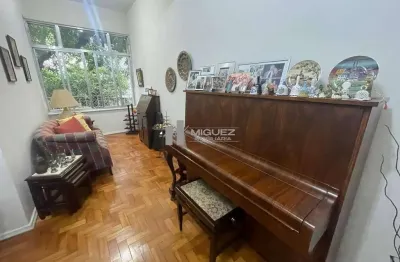 Aproveite essa oportunidade de adquirir um apartamento à venda na rua joão alfredo, tijuca. são 3 quartos, sala em 2 ambientes e dependências, em localização estratégica: 290 metros da praça xavier de