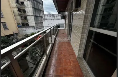 Apartamento à venda na rua fernandes figueira, tijuca. amplo com 140m² varanda, sala, 3 quartos ( 1 suite) e excelente distribuição dos espaços. localização privilegiada, próximo ao metrô são francisc