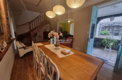 Casa de vila à venda na tijuca! são 3 quartos sendo 1 com suite e closet, varanda e vaga de garagem. próximo ao metrô uruguai