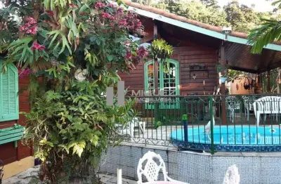 Linda casa colonial à venda com 4 quartos sendo 1 suite 2 vagas, 180m² com piscina e churrasqueira - freguesia- ilha do governador