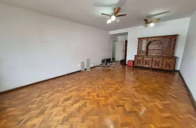 À venda, apartamento espaçoso na rua antônio basílio, tijuca. com 3 quartos, 1 suíte, dependências completas e 1 vaga de garagem, fica perto da estação de metrô uruguai, oferecendo praticidade no dia 