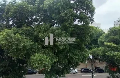 Apartamento exclusivo, rua afonso pena, tijuca. sol manhã, varanda, 2 quartos e porteiro 24 horas. código 23673