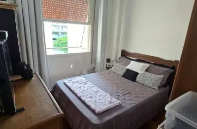 Oportunidade na tijuca: 2 quartos, dependência completa e vaga de garagem, a 1 quadra da praça afonso pena. 75 m²