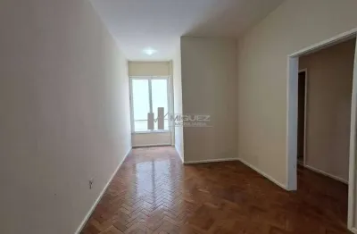 A venda apartamento 2 quartos com dependência completa junto a praça verdum