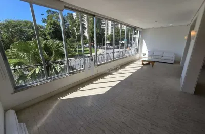 Apartamento garden à venda, praia do flamengo, varanda interna, salão em múltiplos ambientes, 3 quartos sendo 2 suítes master, copa cozinha - 305 m². 1 vaga na escritura.