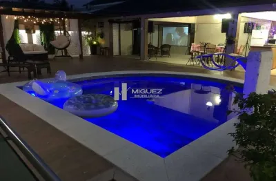 Aluga-se excelente casa linear na rua ministro renato machado, ampla sala e 3 quartos, piscina, sauna churrasqueira e terreno de 600 m²