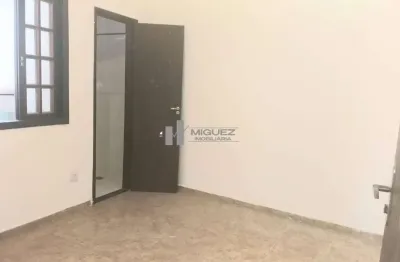 Casa de vila a venda, sala em 2 ambientes, 2 quartos, suíte, banheiro social, ampla cozinha, área de serviço espaçosa,