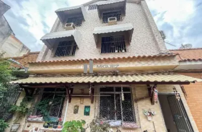 Vende apartamento de Vila em Vila Isabel, na Rua Torres Homem, com 120 metros quadrados, , 4 quartos amplos, 3 banheiros e todo mobiliado.