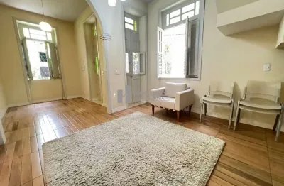 Casa Duplex a venda, salão, 5 quartos, closet, banheiros, copa cozinha, jardim de inverno, área de serviço. Rua Carvalho Alvim, Tijuca, próximo ao metrô Uruguai.