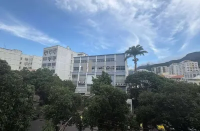 Belíssimo apartamento à venda na Rua Almirante Gavião. Sala em 2 ambientes, 3 quartos, banheiro social, copa cozinha com armários planejados!