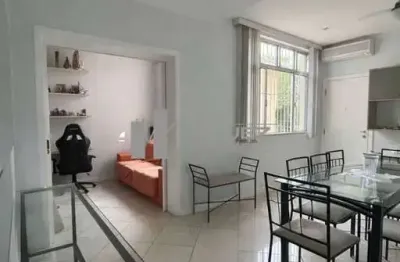 Apartamento à venda, Rua Cândido Gaffrée, Urca. 120m², 2 quartos sendo 1 suíte, escritório, quarto de serviço revertido para 3 quarto. Código 23979