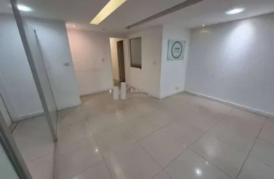 Alugo sala comercial no Centro do Rio de Janeiro, próximo a Igreja da Candelária! Possui 320m², 8 salas, copa e 3 banheiros