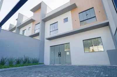 Sobrado geminado com 1 suíte mais 2 quartos à venda no bairro boa vista em joinville-sc por r$ 587.000,00