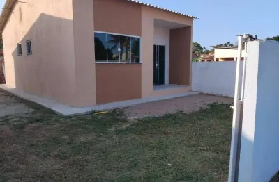 Casa com 2 quartos ( 1 suite )  e amplo quintal em iguabinha - araruama -rj