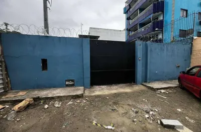 Galpão com salas + terreno amplo no centro de araruama/rj