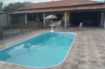 Casa à venda com 2 quartos + àrea gourmet completa em iguabinha/rj