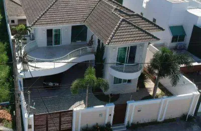 Duplex de alto padrão com 4 suítes e área de lazer completa em cabo frio/rj
