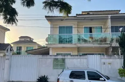 Casa duplex com acabamentos de alto padrão à venda em cabo frio/rj
