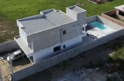 Casa moderna com 4 quartos + piscina no residencial jequitibá, araruama/rj