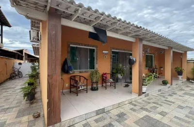 Casa espaçosa com suíte e piscina em condomínio araruama/rj