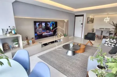 Belíssimo apartamento de 145m² reformado e com móveis planejados em localização privilegiada em casa forte