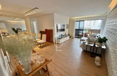 Lindo apartamento reformado com localização privilegiada na rua do futuro