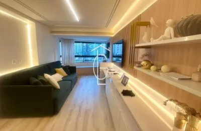 Belíssimo apartamento de 108 m², reformado e com móveis planejados em excelente localização no rosarinho