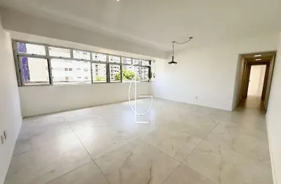Espaçoso apartamento reformado de 150 m² em localização excelente no espinheiro