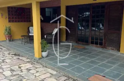 Excelente casa de 4 quartos em aldeia, construída em terreno de 1.600 m²