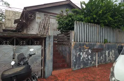 Residência 2 dormitórios. próximo do terminal do cic.