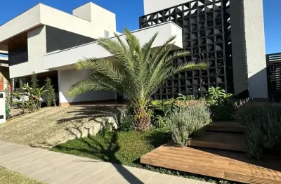 Casa Terras Alphaville com três suítes plenas e acabamento alto padrão