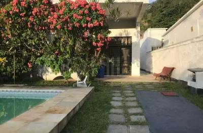 Casa com 3 quartos à venda na Rua Araribóia, São Francisco, Niterói