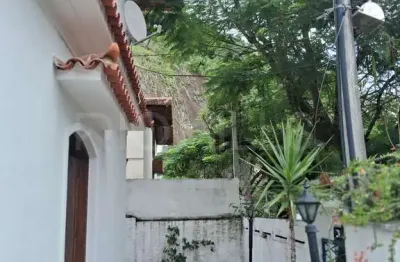 Casa duplex de 5 quartos, com 360m², à venda em são francisco, niterói/rj