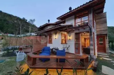 Casa duplex de 3 quartos, com 110m², à venda em itaipava, petrópolis/rj