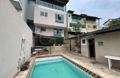 Casa triplex de 4 quartos, com 188m², à venda em itaipu, niterói/rj