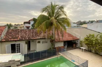 Casa duplex de 4 quartos, com 466m², à venda em camboinhas, niterói/rj
