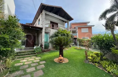 Casa duplex de 4 quartos, com 389m², à venda em camboinhas, niterói/rj