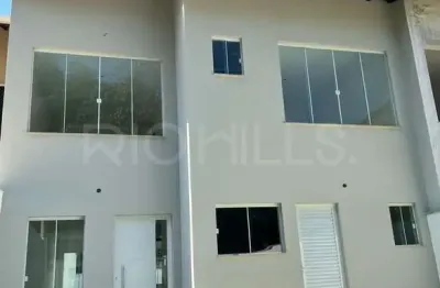 Casa duplex de 4 quartos, com 135m², à venda em itacoatiara, niterói/rj
