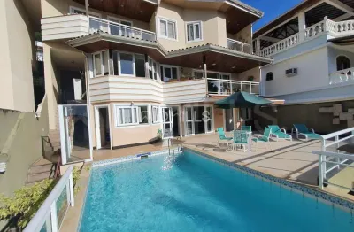 Casa em condomínio com 4 quartos e 550m² à venda em charitas, niterói/rj
