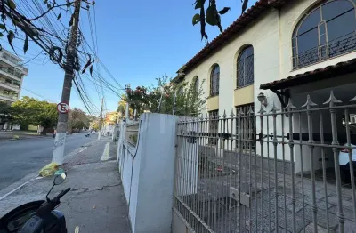 Casa duplex de 5 quartos, com 450m², à venda em são francisco, niterói/rj