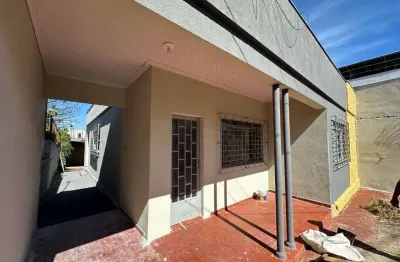 Casa com 3 quartos para alugar na Avenida Duque de Caxias, Centro, Londrina