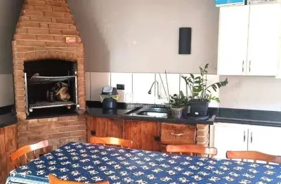 Vende Casa Jardim Abussafe 3dormitórios, 1 suite, cozinha planejada, 2 garagens cobertas - R$ 450.000,00