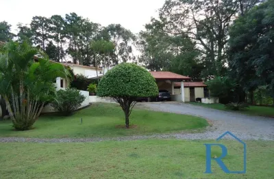 Chácara  com 4 dormitórios e 4 banheiros á venda 1.500 m² dentro da cidade